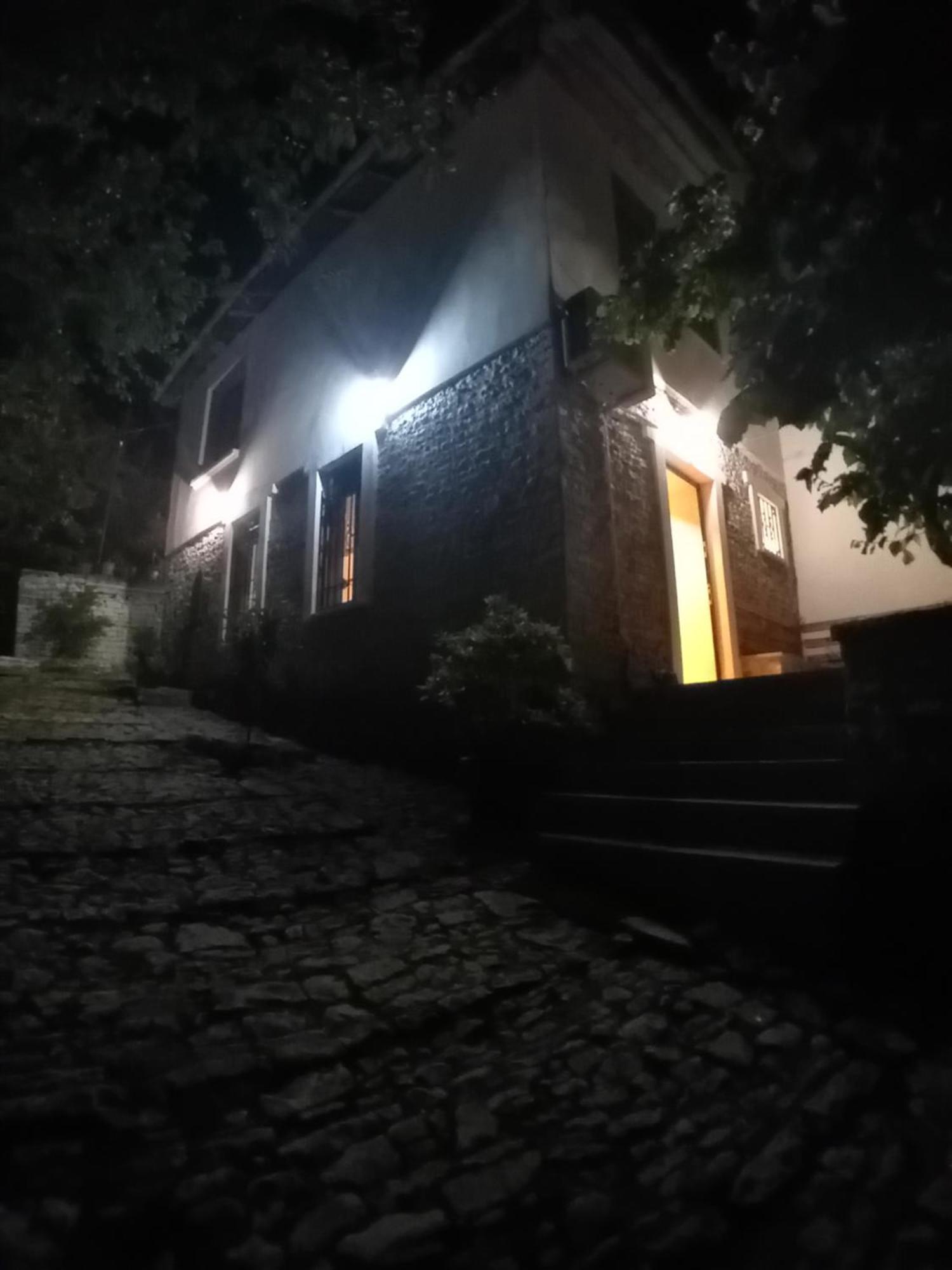 Arpet Guesthouse Gjirokaster Exterior photo